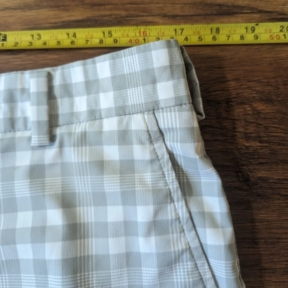 Nike Golf Dri-Fit Men's Golf Shorts Size 34‎ Grey & White Checkered Short Pants